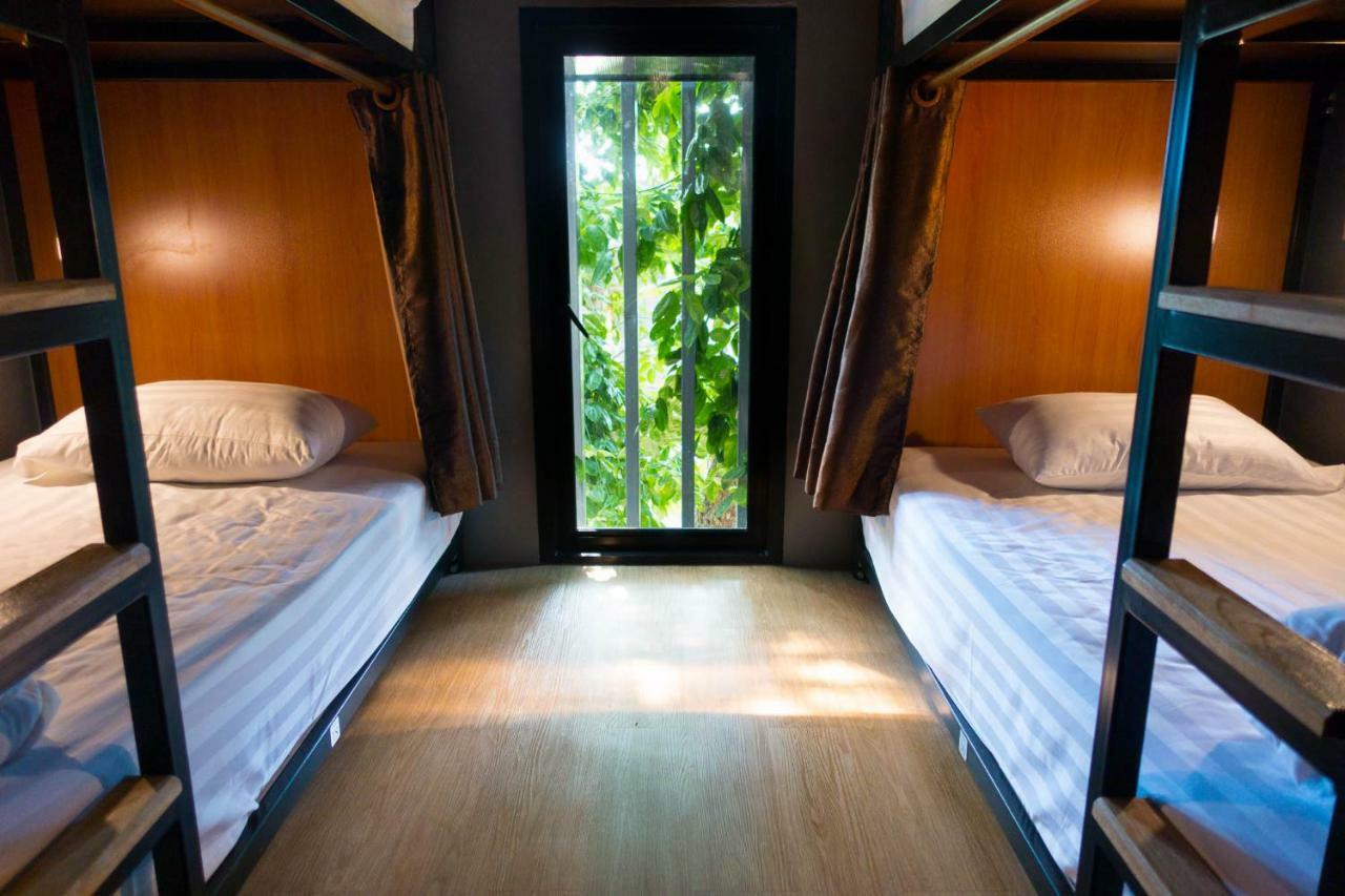 Comfy Bed Hostel (Adults Only) Bangkok Exteriör bild