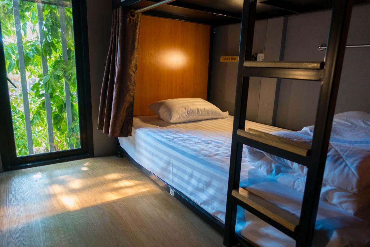 Comfy Bed Hostel (Adults Only) Bangkok Exteriör bild